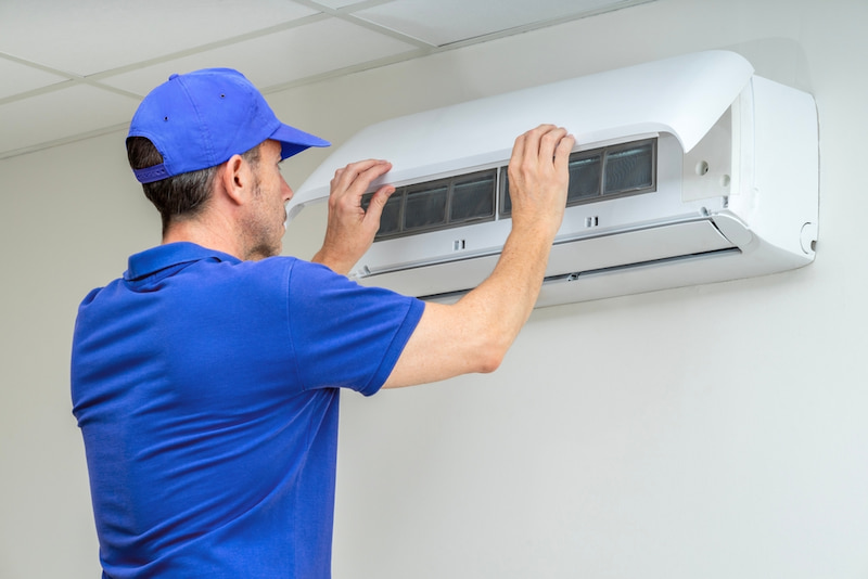 De quanto em quanto tempo é necessário fazer manutenção no ar-condicionado?